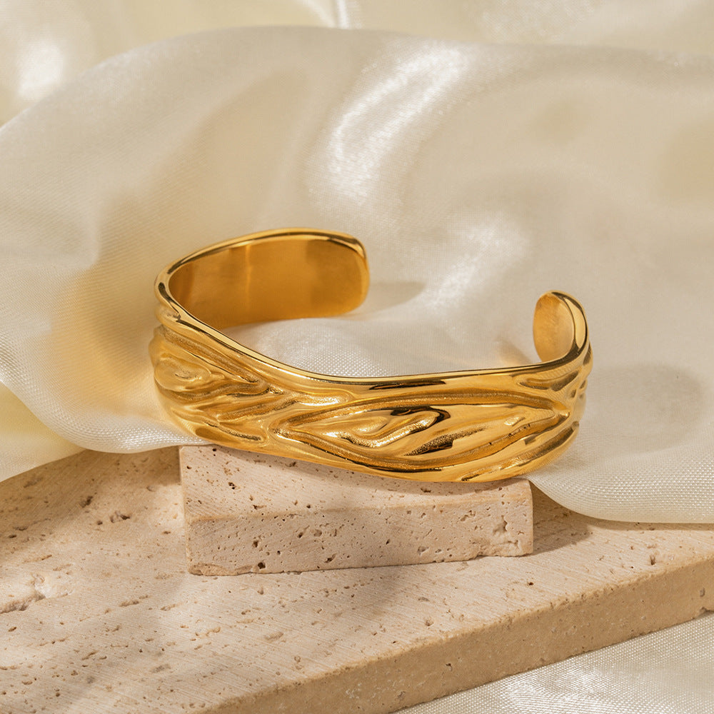 18k Gold Fashion Simple Wrinkle Texture Design Cuff Bracelet