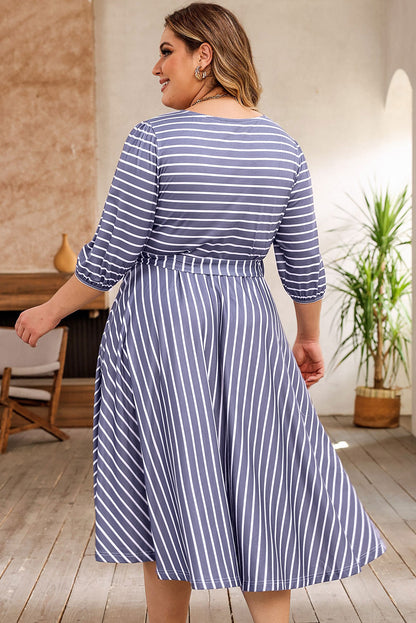 Robe grise à rayures nouée à la taille, manches 3/4, grande taille