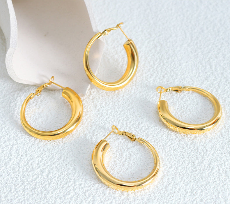 18K Gold Simple Atmospheric Hollow Round Design Versatile Earrings