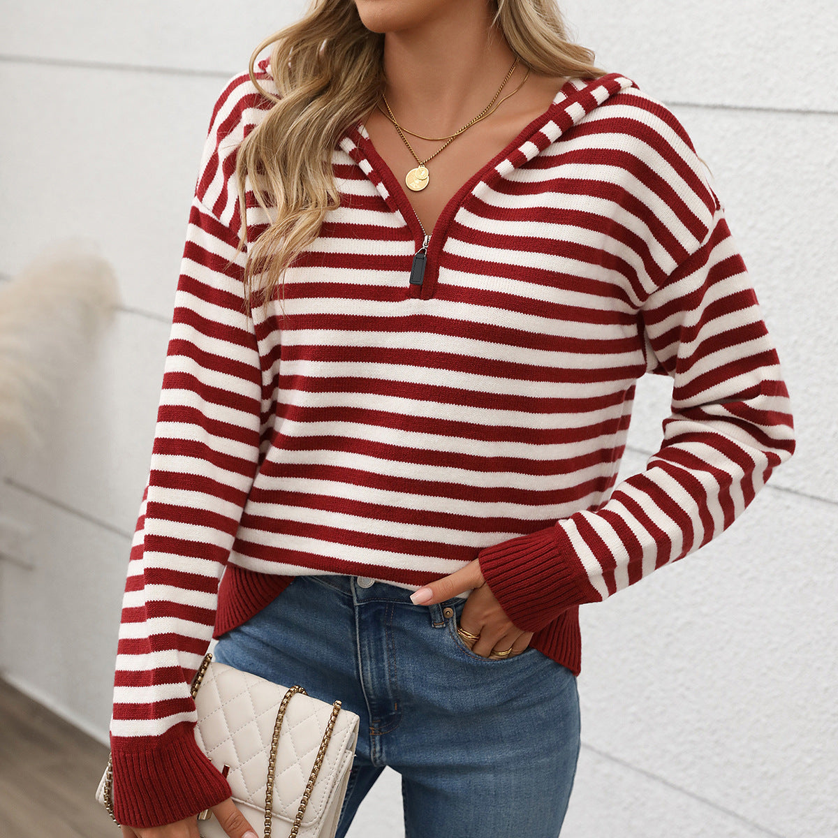 Pull rayé à col en V pour femme