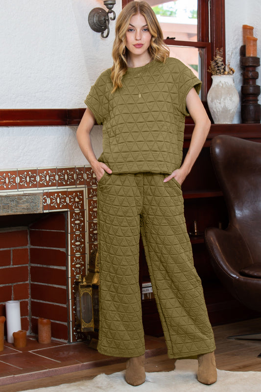 Ensemble vert matelassé avec haut à manches courtes et pantalon large