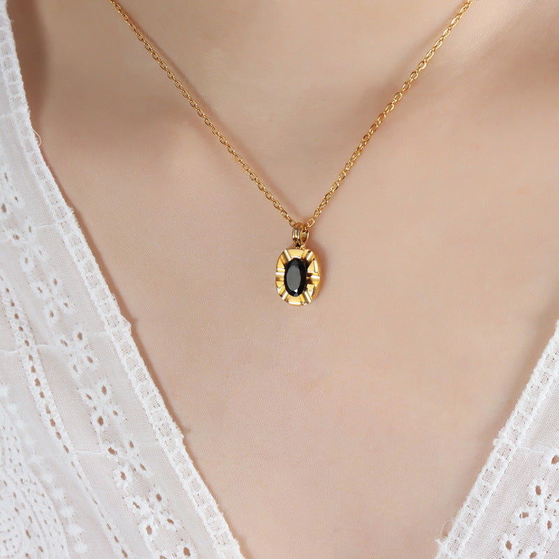 18K Gold Simple Atmospheric Oval Inlaid Zircon Carving Design Versatile Pendant Necklace