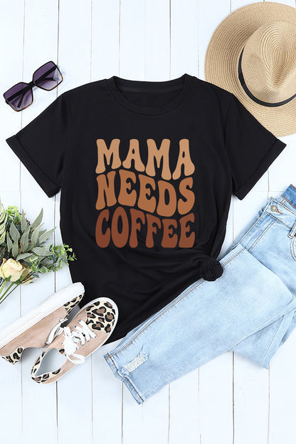 Schwarzes T-Shirt mit „MAMA NEEDS COFFEE“-Grafik