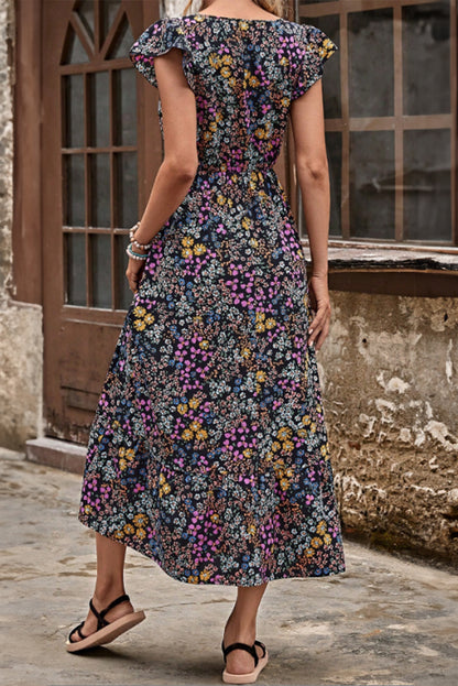 Robe midi boutonnée noire à imprimé floral et manches à volants