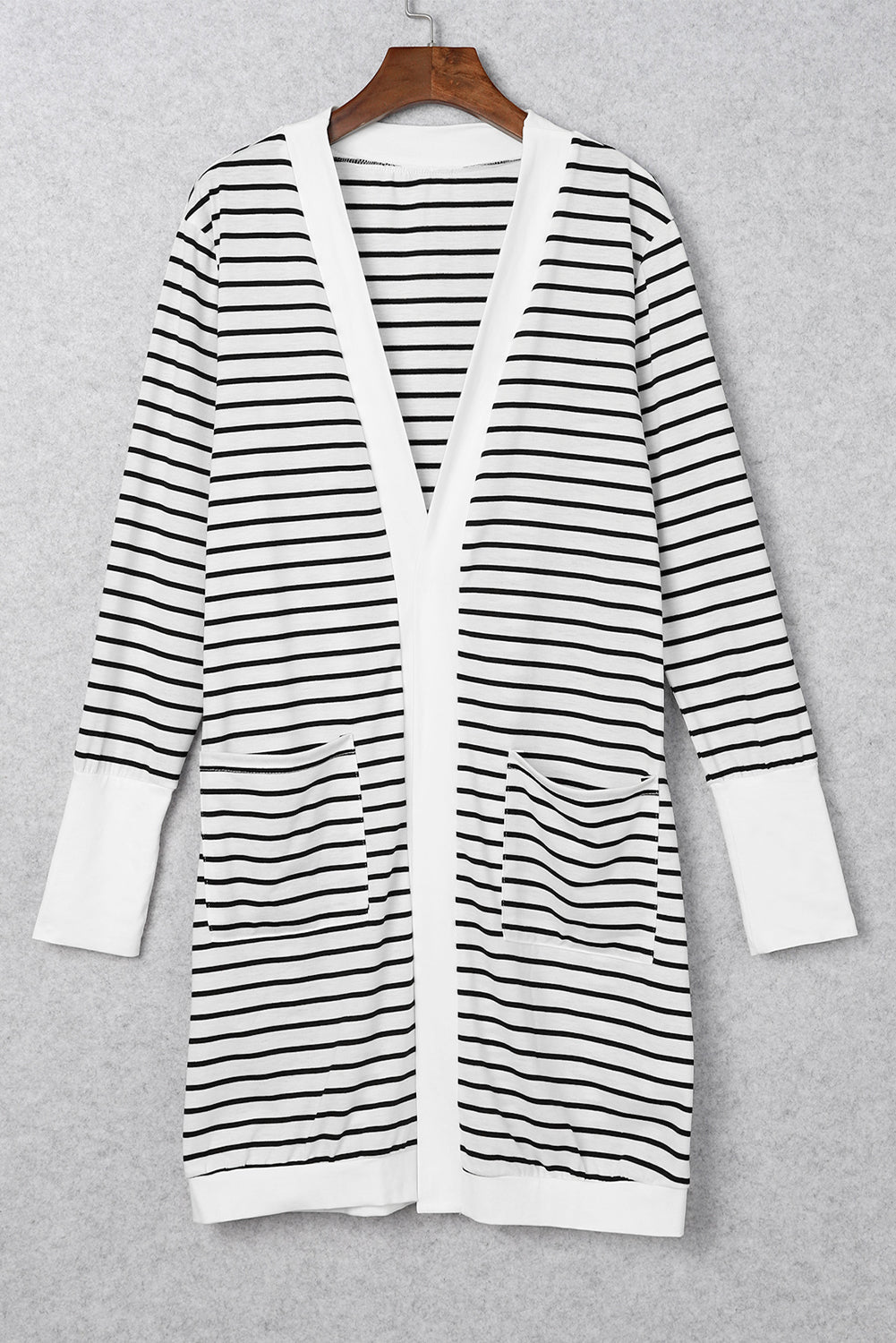 Cardigan long rayé blanc avec poches latérales et devant ouvert