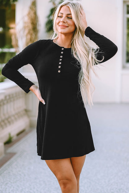 Mini-robe Henley noire à manches longues et couleur unie