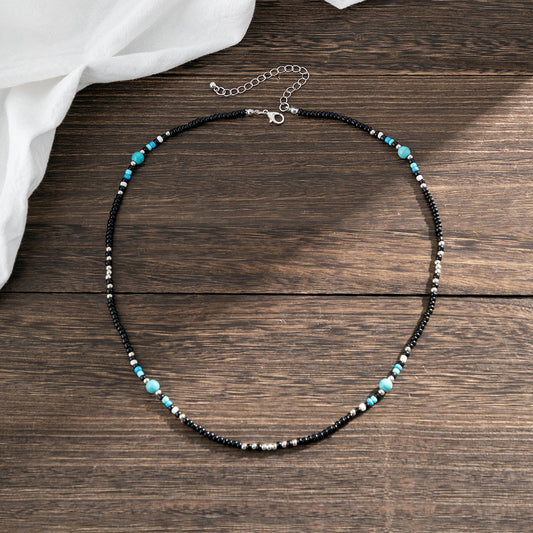 Collier tendance avec coutures, perles bohème turquoise, design assorti avec tout