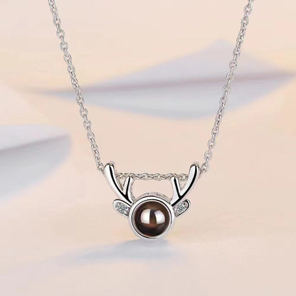 Fashionable simple round shape with deer-shaped design projection necklace