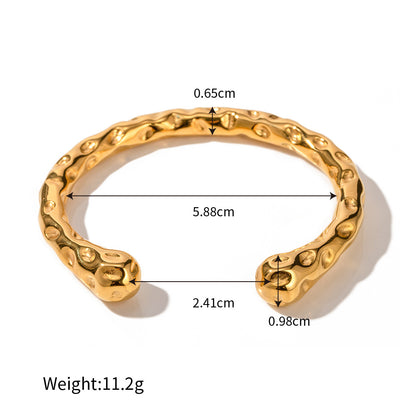 18K gold fashion trend hammer pattern design simple style bracelet