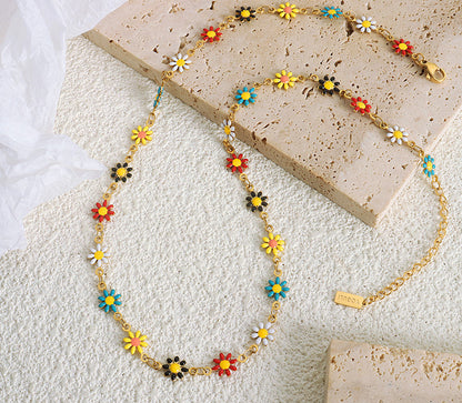 18K gold exquisite and noble daisy design necklace and bracelet set