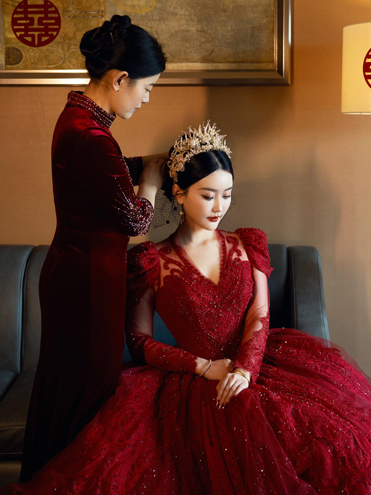 Robe de mariée asymétrique à manches longues pour femmes