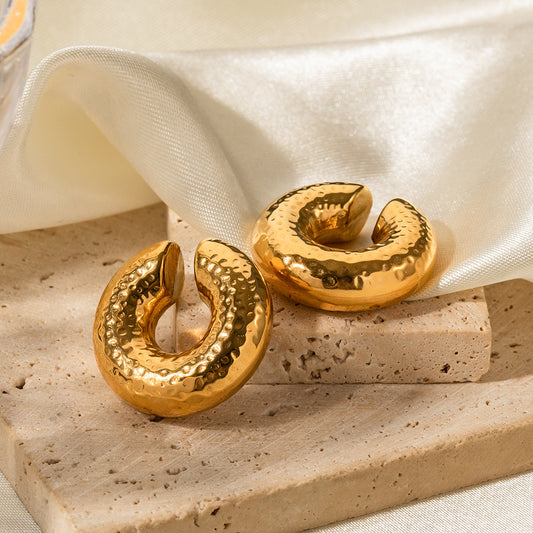 Vielseitige Ohrringe aus 18-karätigem Gold mit grober Textur und Hohlzylinder-Design