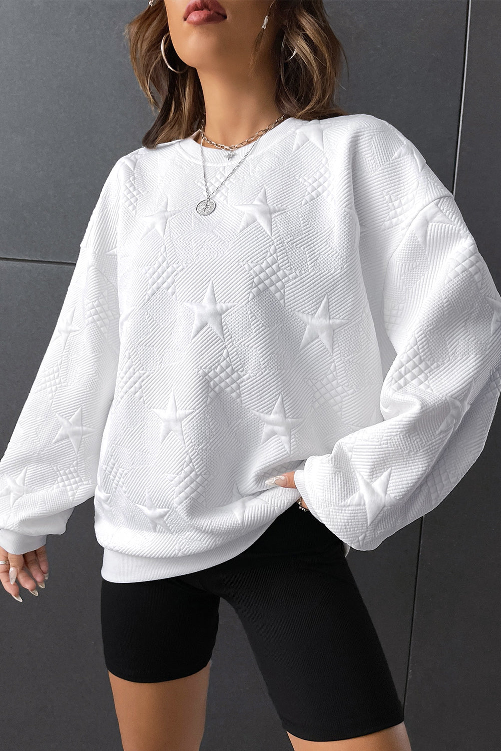 Sweat-shirt blanc texturé à épaules tombantes et étoile gaufrée