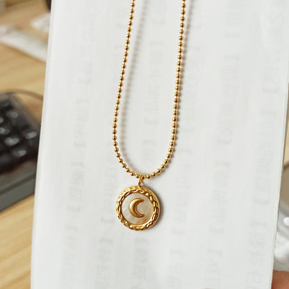 18K gold fashionable simple round shape versatile necklace with moon design