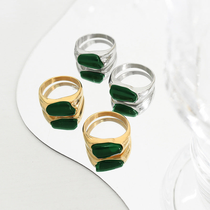 18K gold vintage simple inlaid irregular emerald gemstone design ring