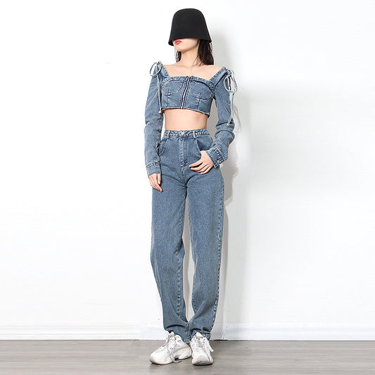 Nahtgebundene Jeans mit hoher Taille und gebundenem Oberteil