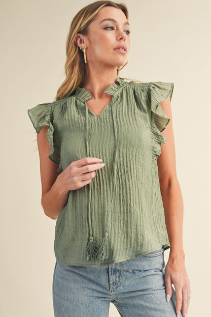 Strukturierte Bluse mit V-Ausschnitt und flatternden Ärmeln in Meadow Mist Green