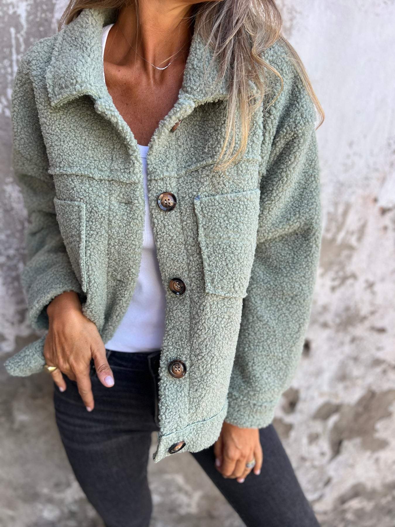 Manteau en laine d'agneau à revers simple boutonnage pour femme