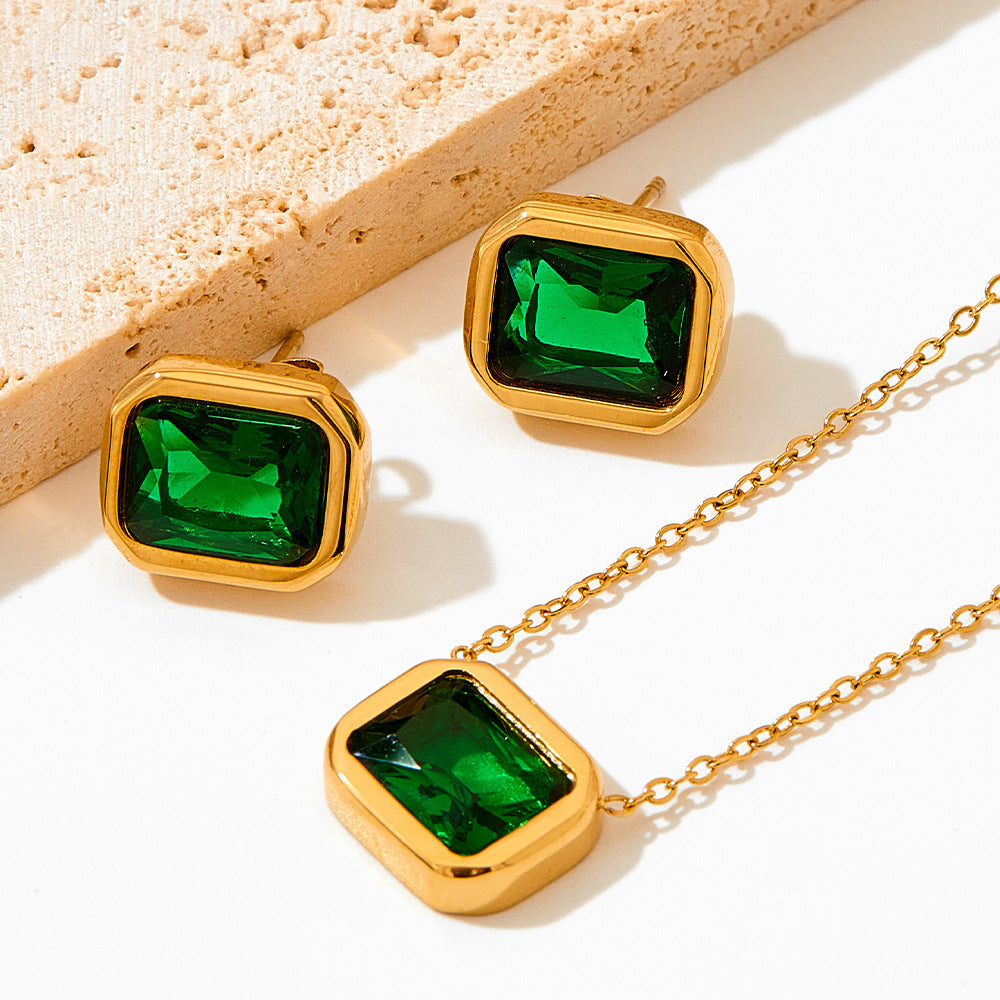 18K Gold Classic Retro Square Inlaid Zircon Design Simple Necklace