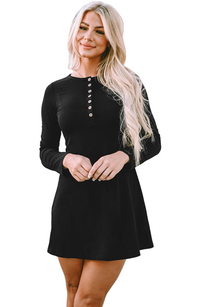 Mini-robe Henley noire à manches longues et couleur unie