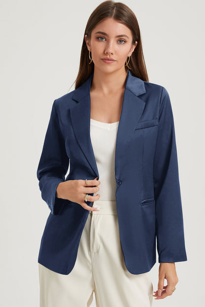 Blazer blanc avec poches et bouton unique, col à revers