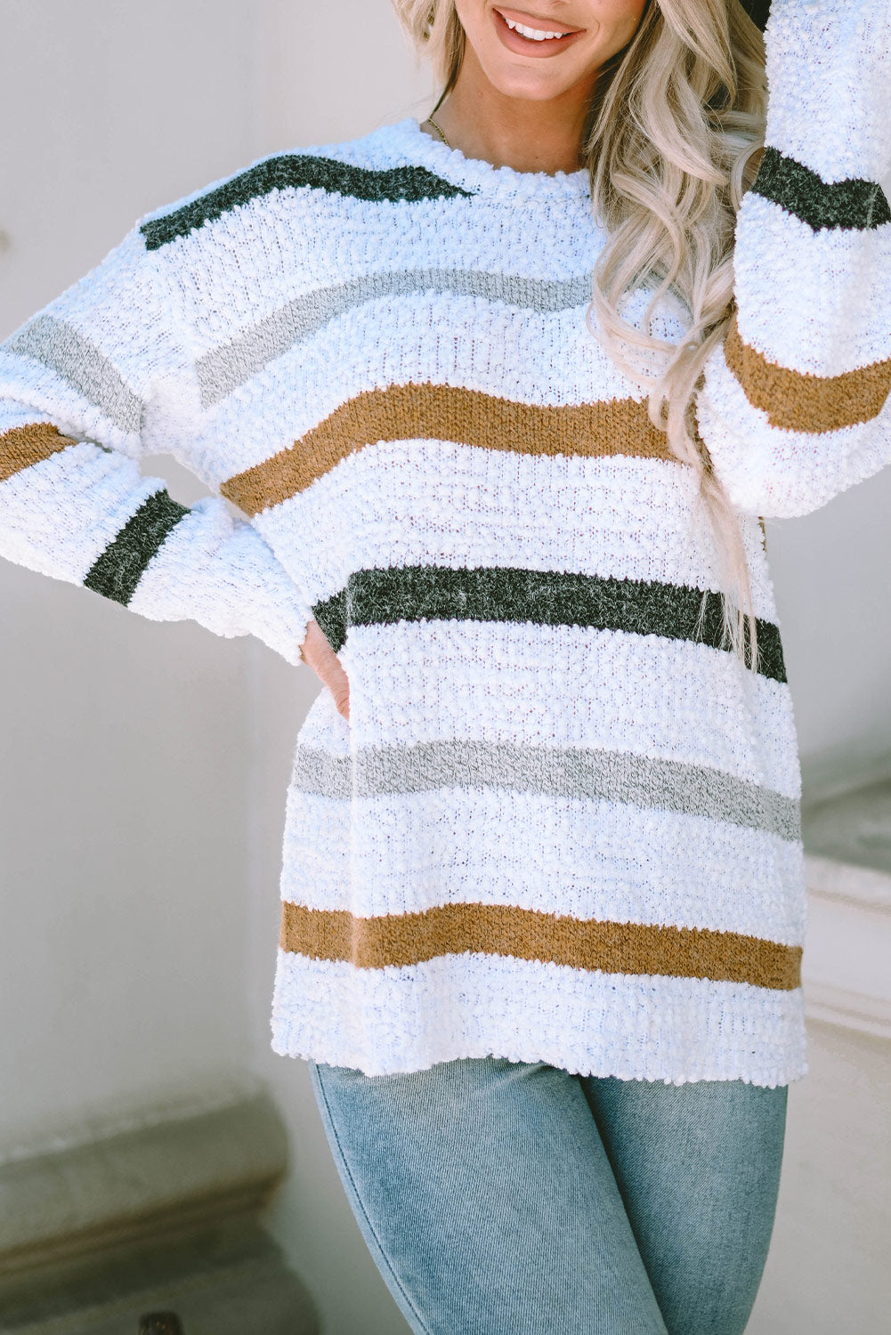 Gestreifter Popcorn-Strickpullover