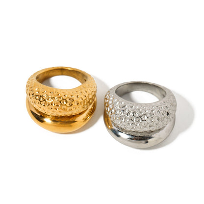 Klassischer und modischer Doppelschicht-Ring mit gehämmertem Design aus 18 Karat Gold