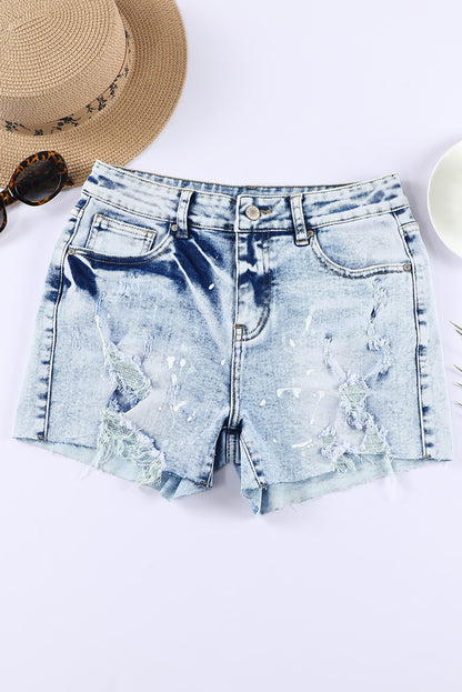 Himmelblaue, gebleichte Jeansshorts im Distressed-Look