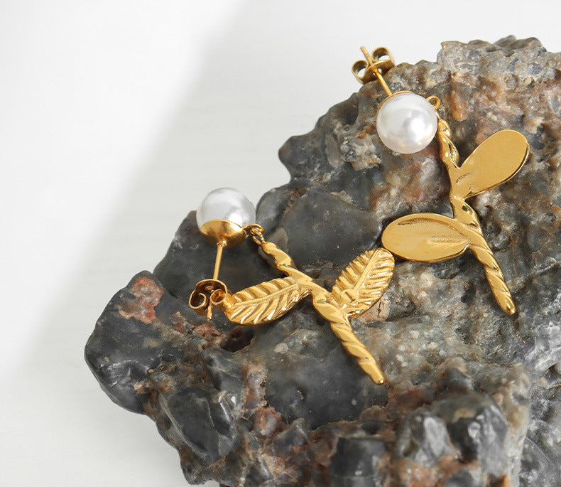 18K Gold Delicate Fashionable Flowers and Leaves with Pearl Design Luxurious Earrings