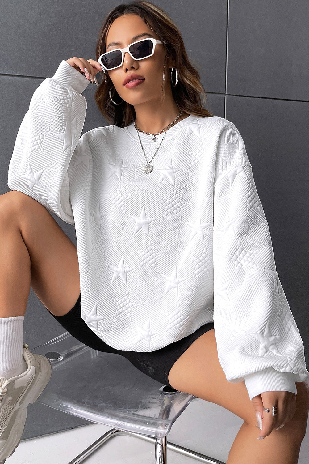 Sweat-shirt blanc texturé à épaules tombantes et étoile gaufrée