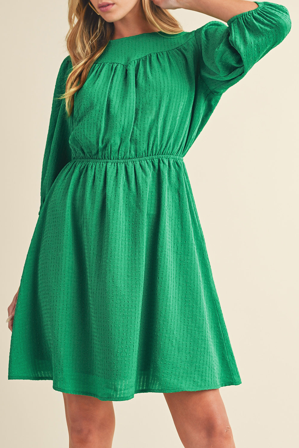 Mini-robe de couleur unie à col rond et manches bouffantes vert foncé