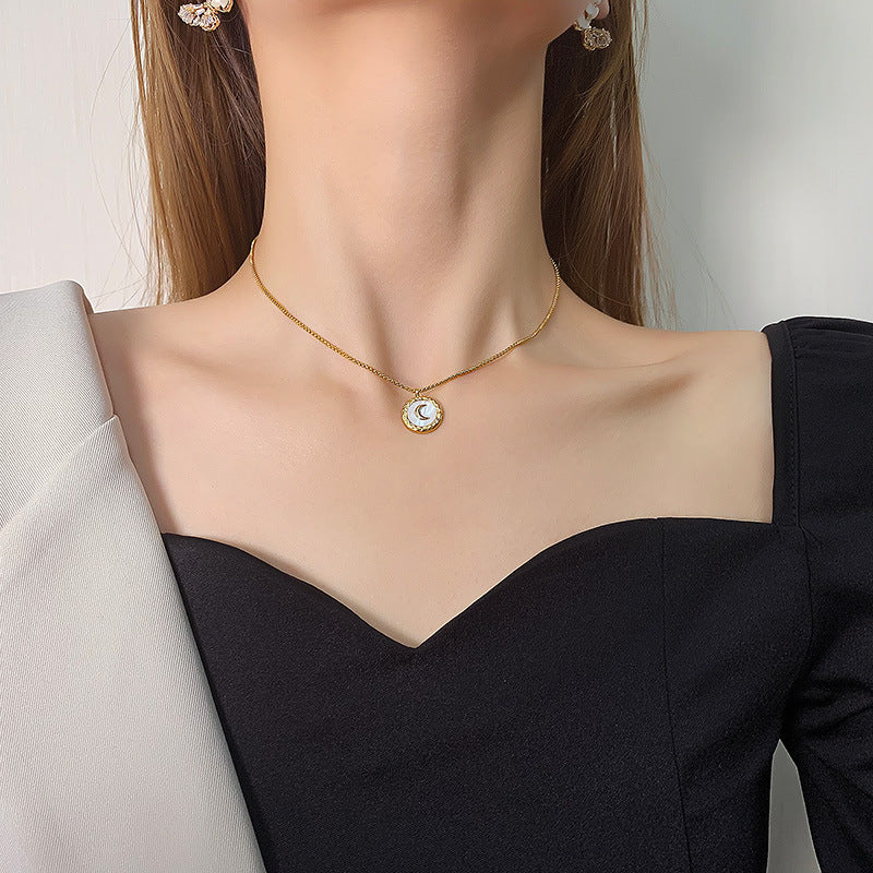 18K gold fashionable simple round shape versatile necklace with moon design