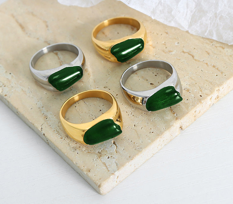 18K gold vintage simple inlaid irregular emerald gemstone design ring