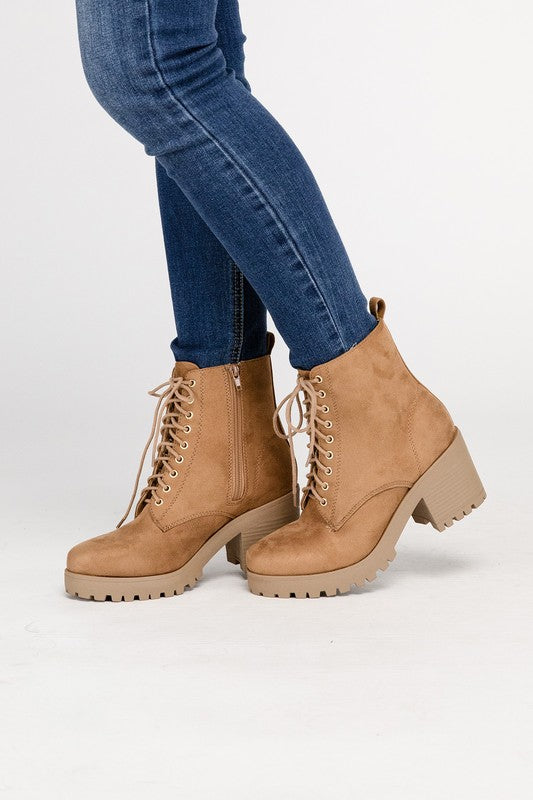 Bottes de combat floues