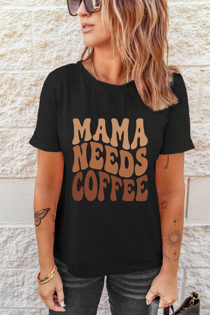 Schwarzes T-Shirt mit „MAMA NEEDS COFFEE“-Grafik