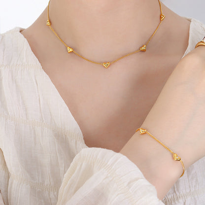 Klassisches Mode-Set aus 18-karätigem Gold mit Herz-Intarsien und Zirkon-Design, Armband, Halskette und Ohrringen