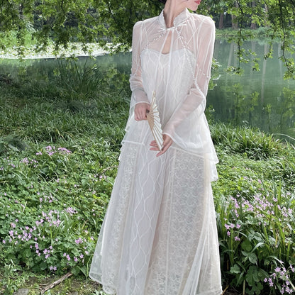 Costume blanc pour femmes, chaîne de perles de requin, fil d'eau qui coule, tempérament à la mode