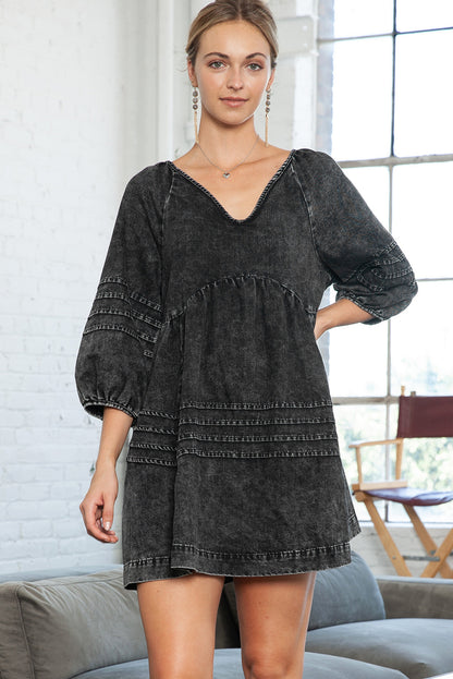 Robe en jean noire à délavage foncé, taille empire, col en V