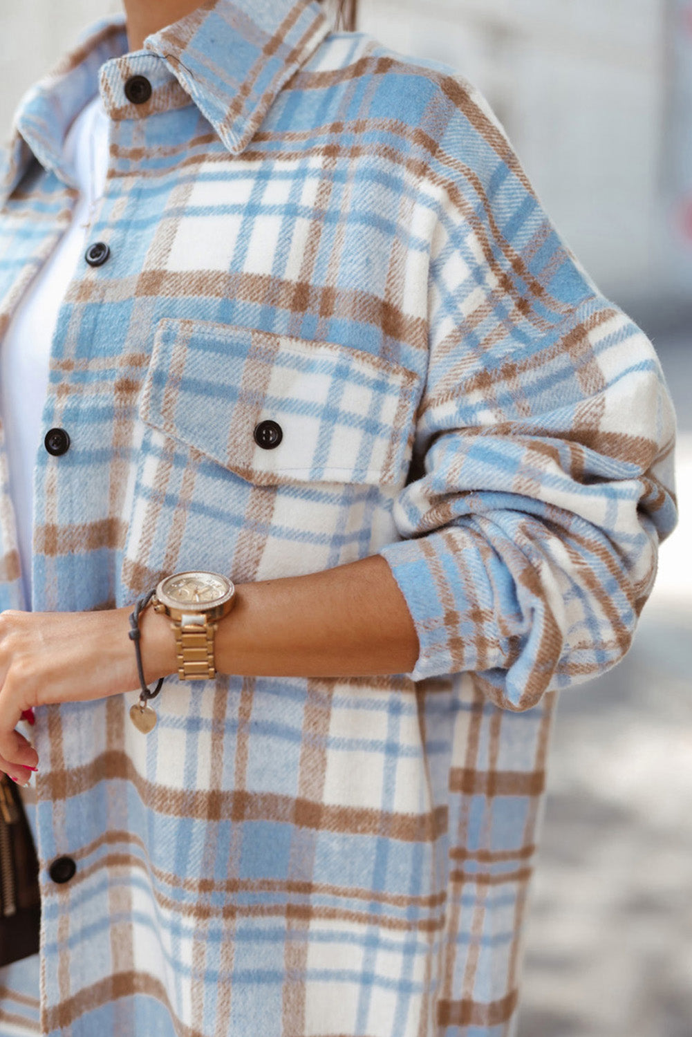 Himmelblaue karierte Langarm-Jacke mit Pattentasche