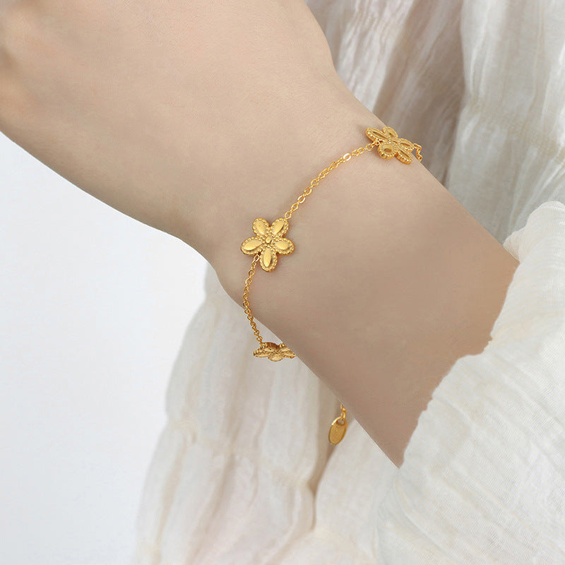 18k gold novel fashionable flower design necklace bracelet set