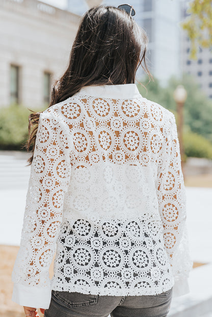 Chemise blanche à col rabattu ajourée en dentelle au crochet