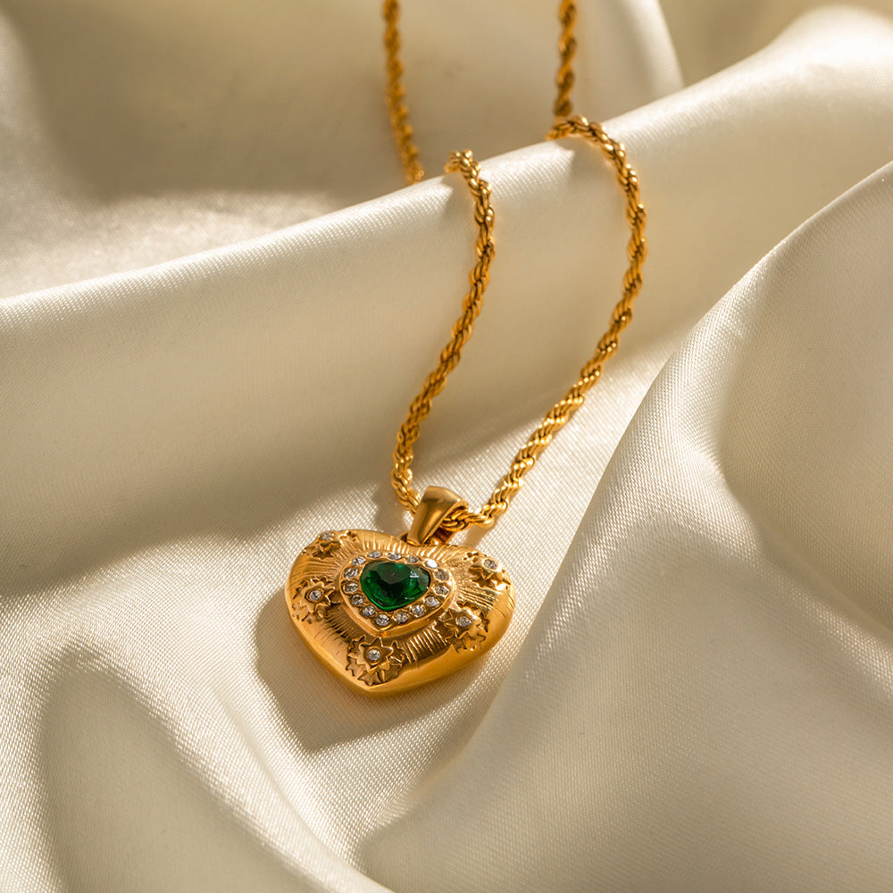 18k Gold Exquisite Fashion Emerald and Zircon Heart Shape Pendant Necklace