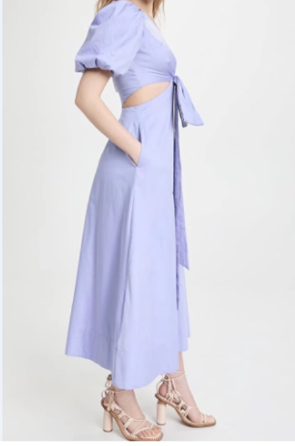 Robe violette à la taille avec nœud sur la poitrine pour les vacances du début du printemps