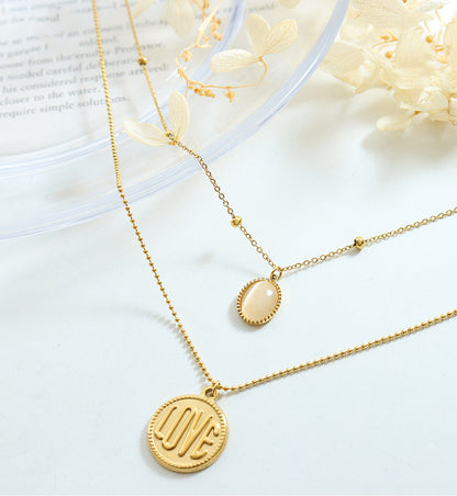 Plaque ronde classique simple LOVE en or 18 carats avec collier double couche opale