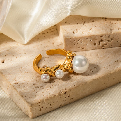 18K Gold Exquisite Noble Inlaid Pearl Open Design Ring