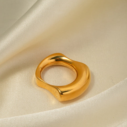Bague de conception concave et convexe irrégulière à la mode exagérée en or 18 carats