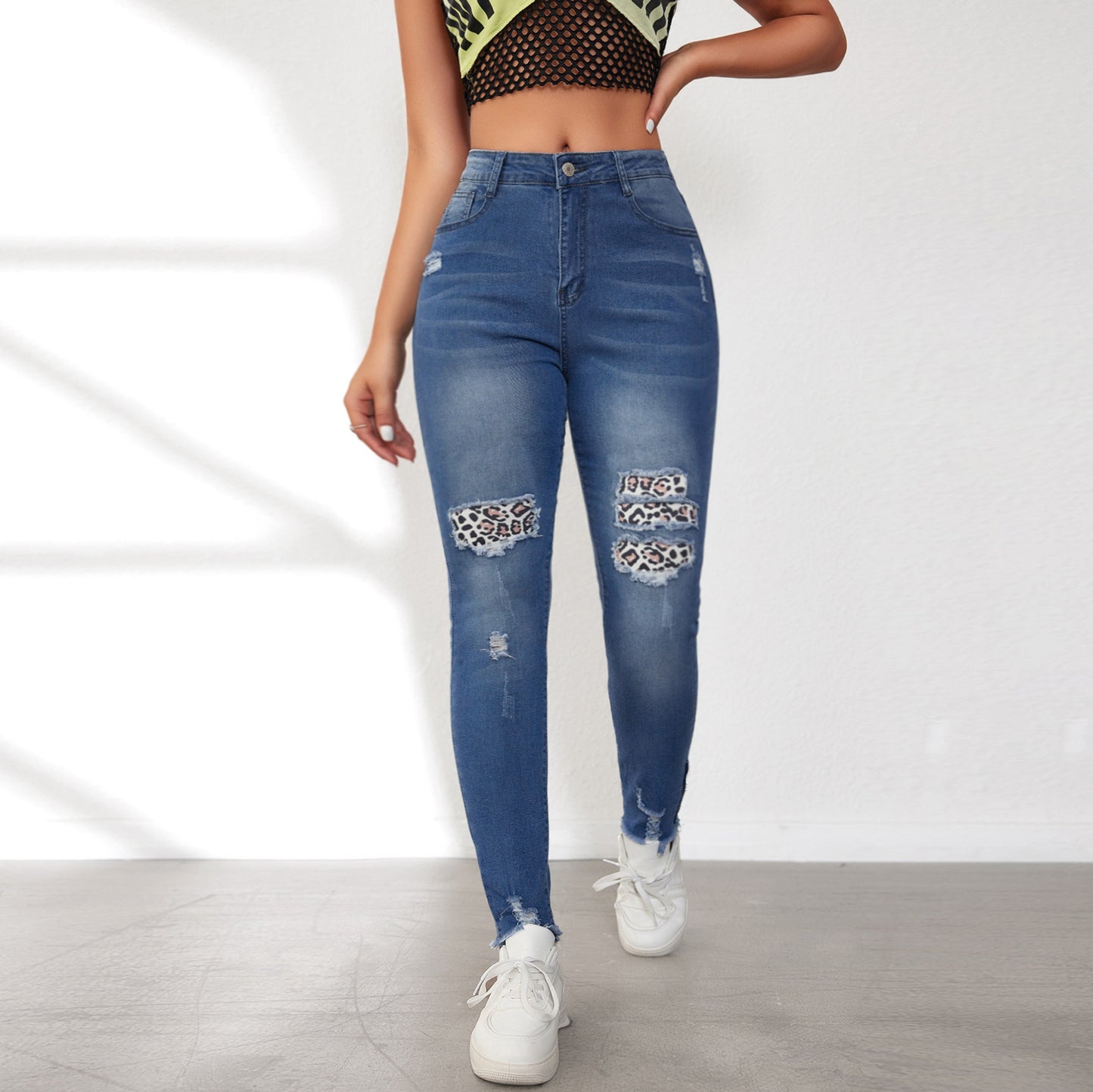 Spring Ripped Leopard Patch Slim Fit Schlankmachende Röhrenjeans mit mittlerer Taille und verwaschenem Schnitt für Damen