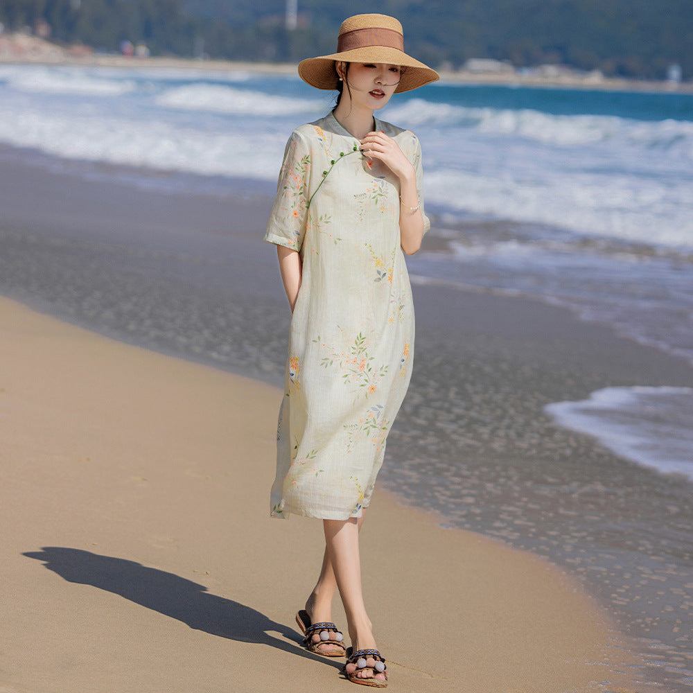 Travel Art Ramie Bedrucktes verbessertes Cheongsam Klassisches Stehkragenkleid mit mittellangen Ärmeln