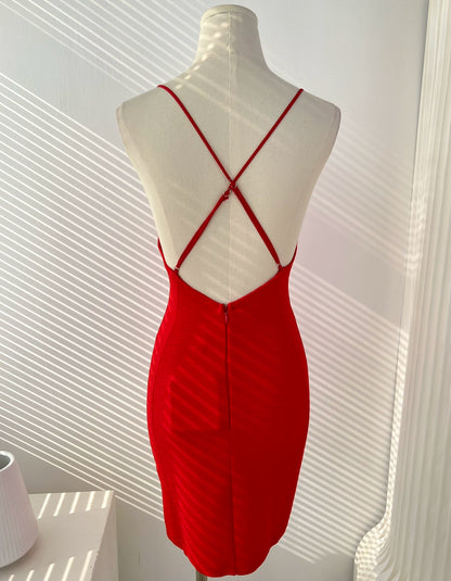 Modisches, rückenfreies, kurzes Sling-Kleid mit hoher Taille