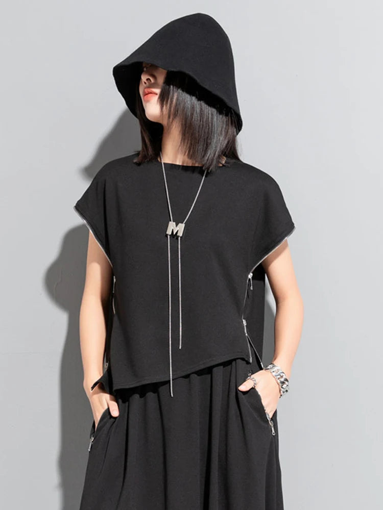 [EAM] Women Black Zipper Irregular Big Size Casual T-shirt New Round Neck Sleeveless Fashion Tide Spring Summer 2024 1DF7632